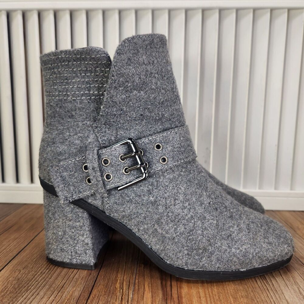 Womens 37 US 7 Muk Luks Heeled Booties Gray Side Zip Buckle Boho City Boots